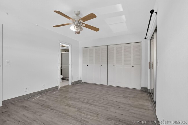 Building Photo - 654 Saxony N