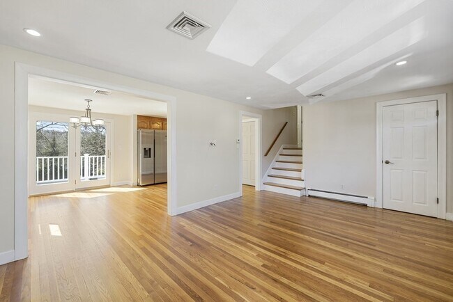 Building Photo - 160 Ravenswood Rd