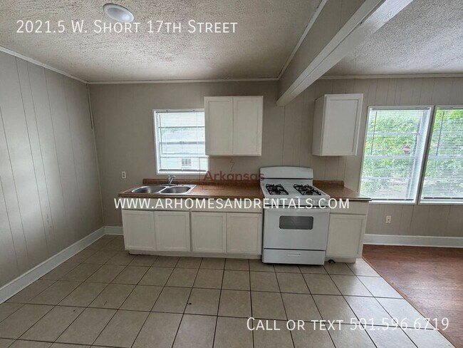 Building Photo - 2021.5 W Short 17th St
