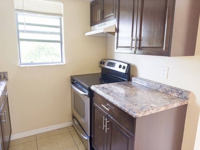 Building Photo - 34 S Ortman Dr