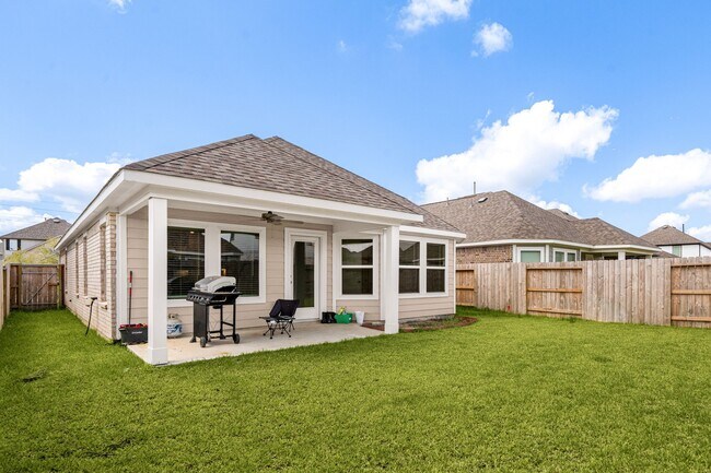 Building Photo - 21670 Wave Holw Dr