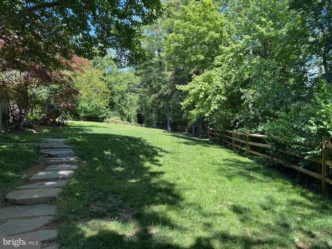 Building Photo - 6621 McLean Ct