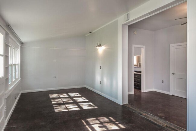 Building Photo - 108 Wayside Dr