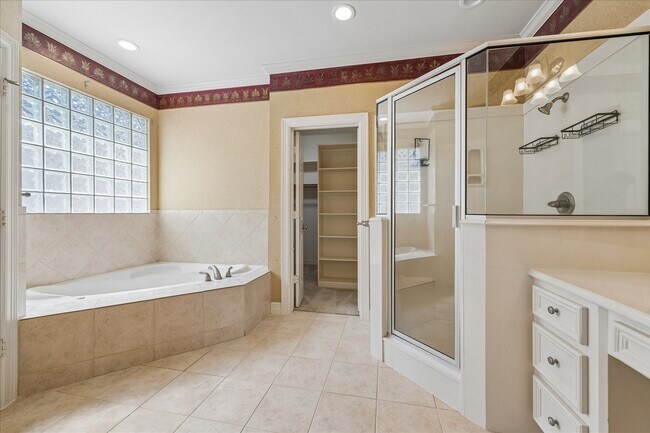 Building Photo - 1119 Gardencrest Ln