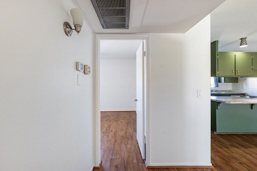 Building Photo - 3737 E Turney Ave