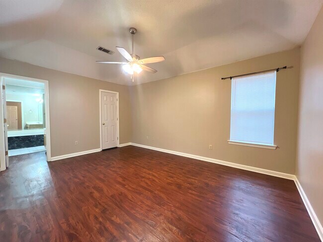 Building Photo - 9347 Garden Woods Dr