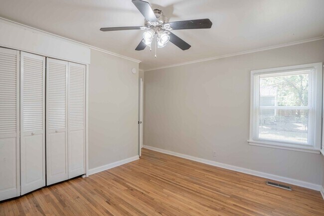 Building Photo - Brookside beauty! Step inside your new home!