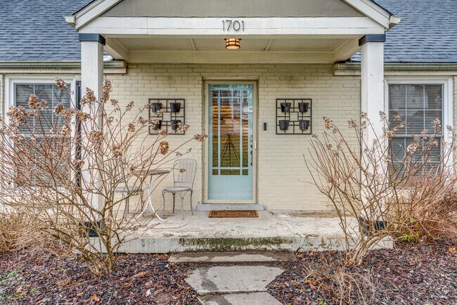Building Photo - 1701 Sherwood Ln