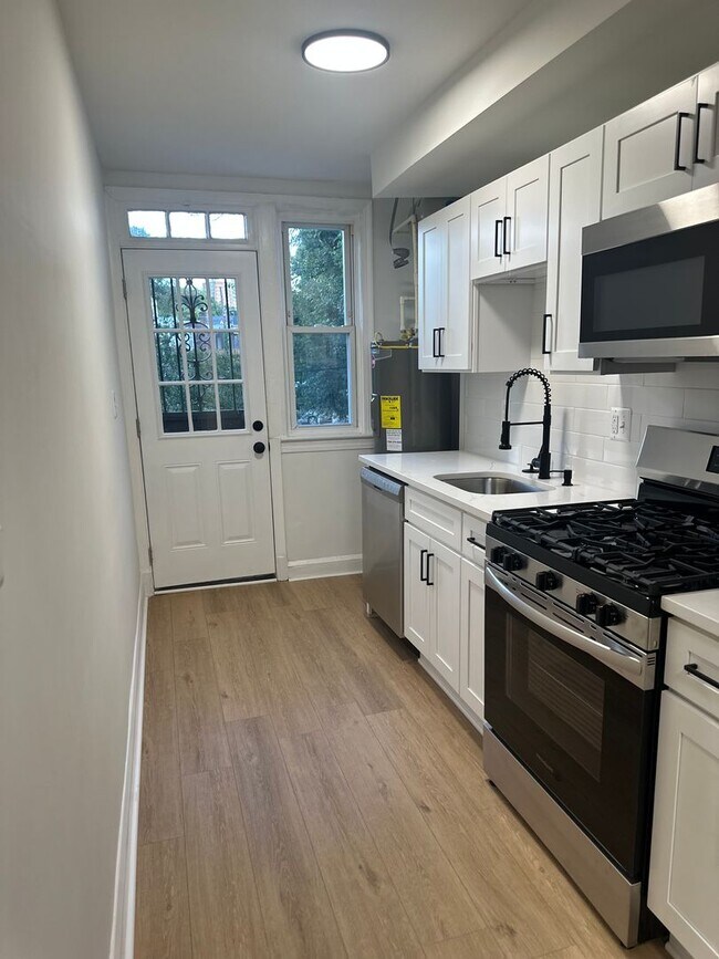 Building Photo - 1913 Minnesota Ave SE