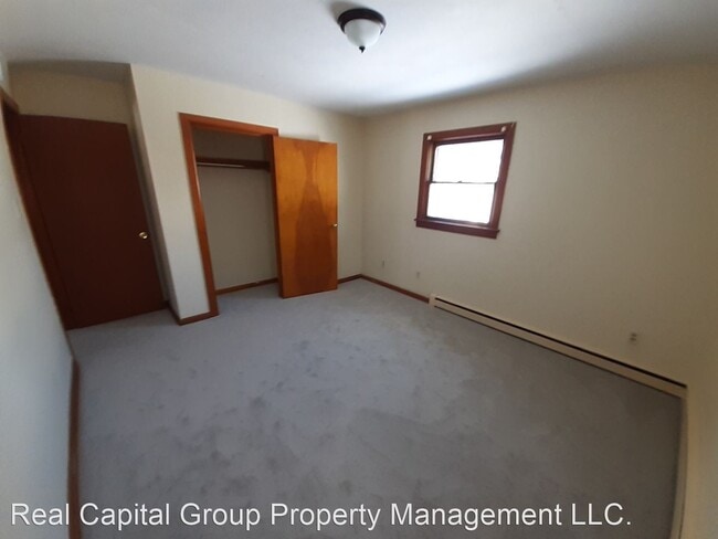 Building Photo - 3 br, 1 bath House - 25 Clinton St