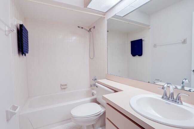 Building Photo - 2634 Shadybranch Dr