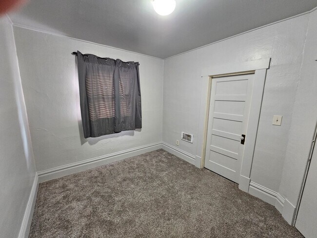 Building Photo - 2004 Adams Ave