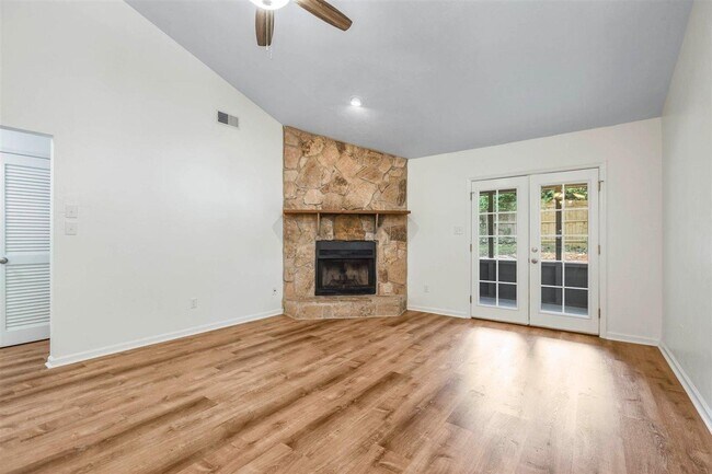 Building Photo - 2556 Panther Creek Rd