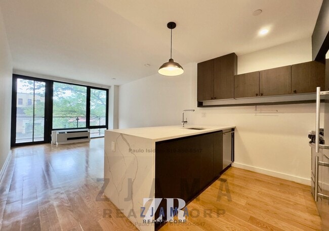 Primary Photo - 25 E 19th St