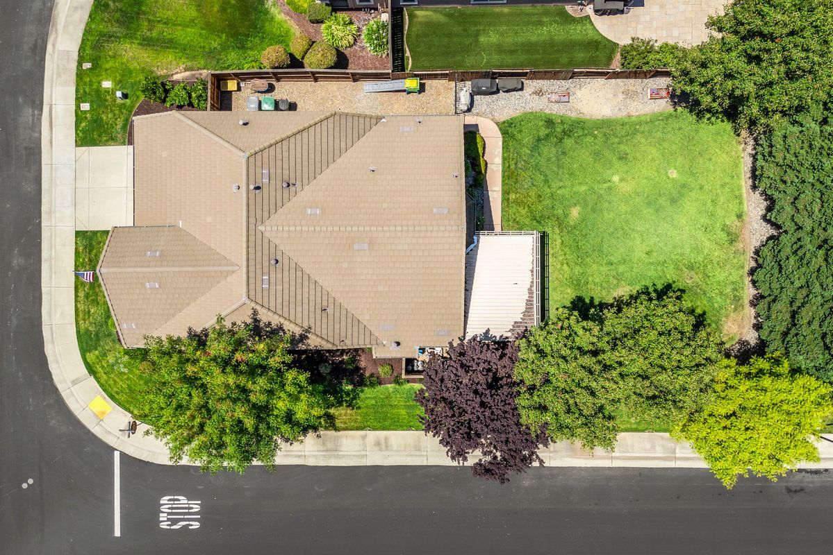 Building Photo - 100 Cropton Ct