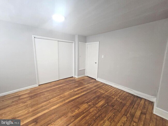 Building Photo - 2540 S 61st St