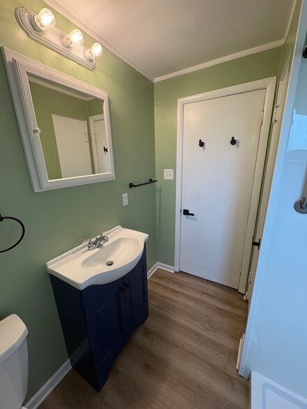 Building Photo - 1624 Sillview Dr