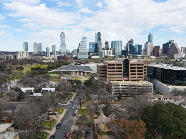 Building Photo - 701 Bouldin Ave