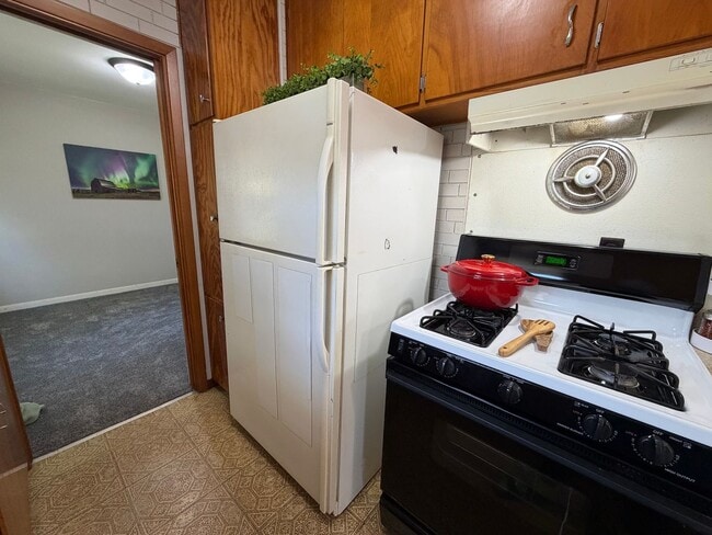 Building Photo - 3bed, 1bath home for rent in quiet Waterlo...