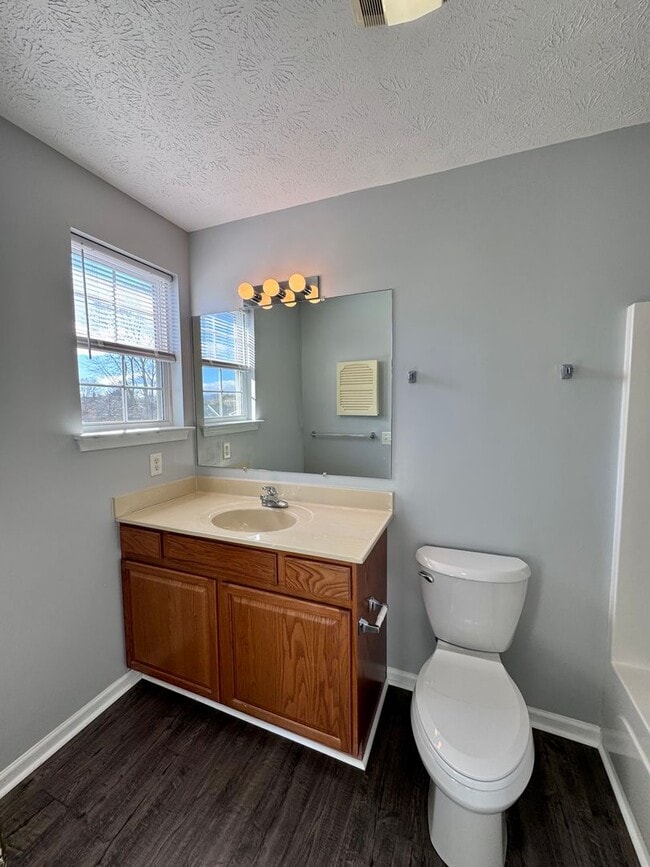 Building Photo - Beacon Hill Townhouse for Rent