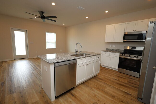 Building Photo - 6042 Bemiss Towns Dr