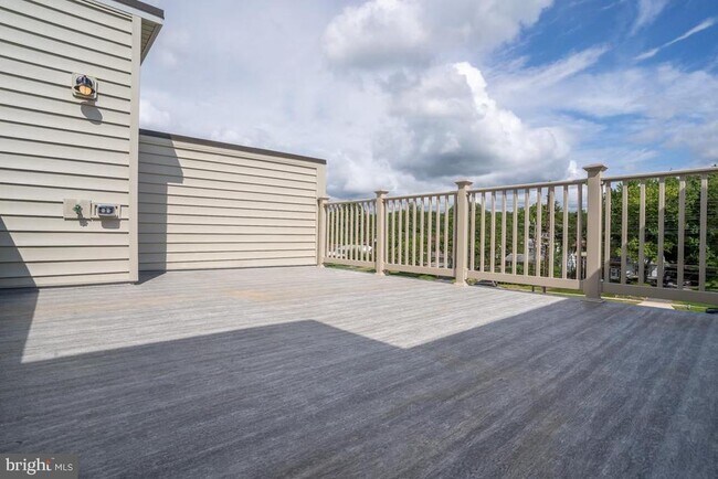 Building Photo - 5102 Oakmoore Dr