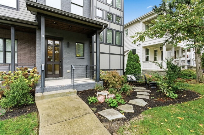 Building Photo - 1708B 15th Ave S