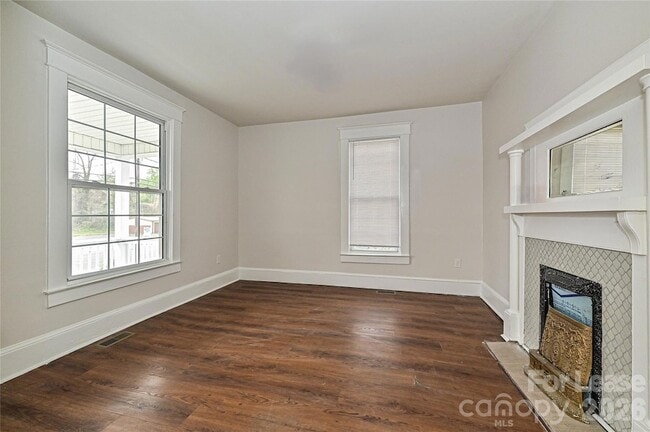 Building Photo - 1208 S Salisbury Ave