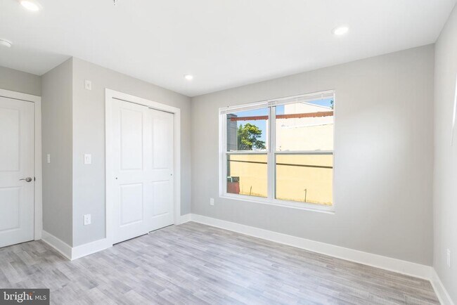 Building Photo - 2500 N Mascher St