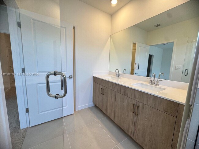 Building Photo - 178 NE 14th St