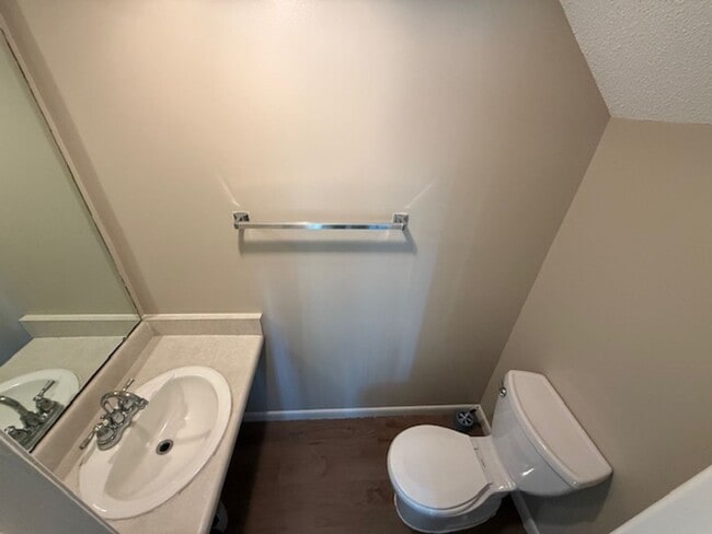 Building Photo - 2 Bedroom / 2 Bathroom @ Surf Court