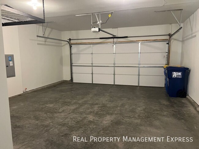 Building Photo - 3513 S Broek Dr