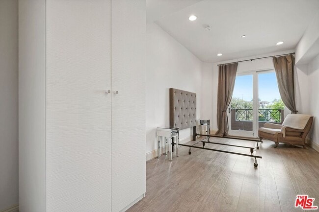 Building Photo - 16123 W Sunset Blvd