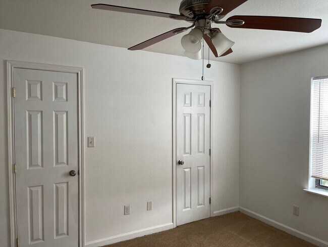 Building Photo - College Station - 1 Bedroom 1 bath Condo - Cripple Creek - Washer/Dryer