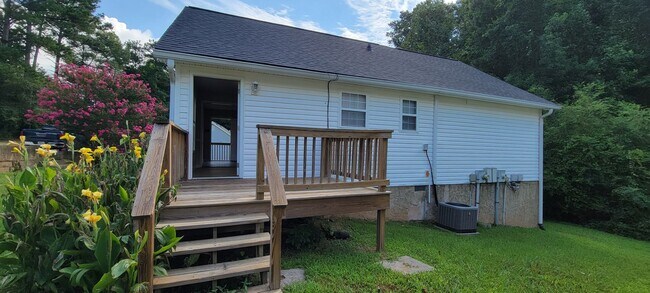 Building Photo - AFFORDABLE AND SPACIOUS