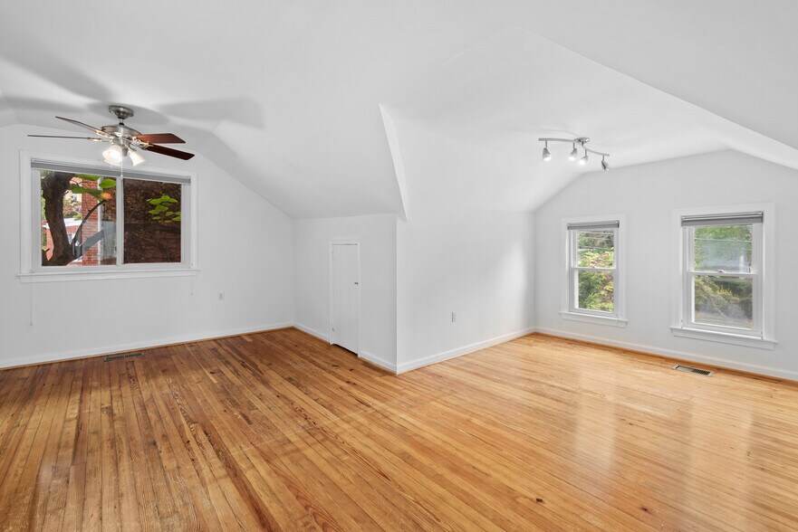 Building Photo - 2213 Douglas St NE