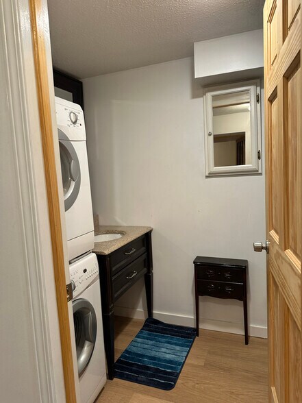 Building Photo - 117 Vinewood Cir