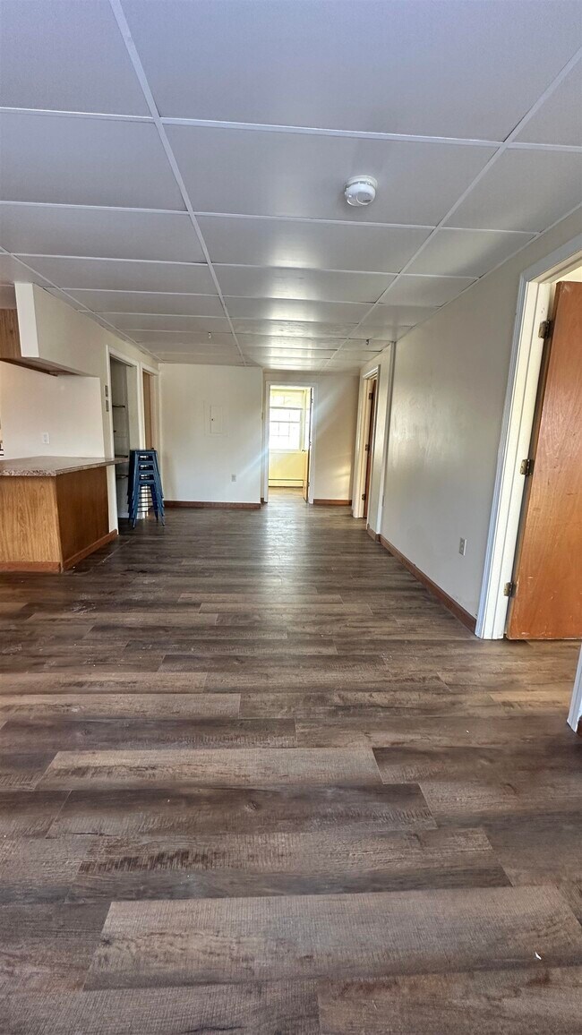 Building Photo - 324 Main St