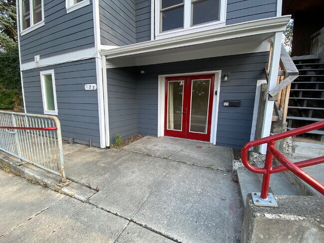Building Photo - 123 Styner Ave