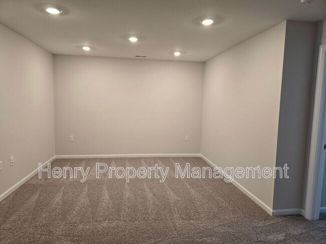 Building Photo - 858 Patriot Summit Lane