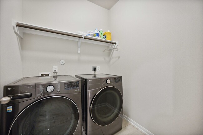 Building Photo - 4611 Hronas Dr