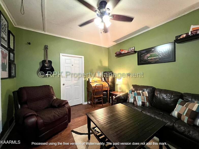 Building Photo - 5615 Karen Dr