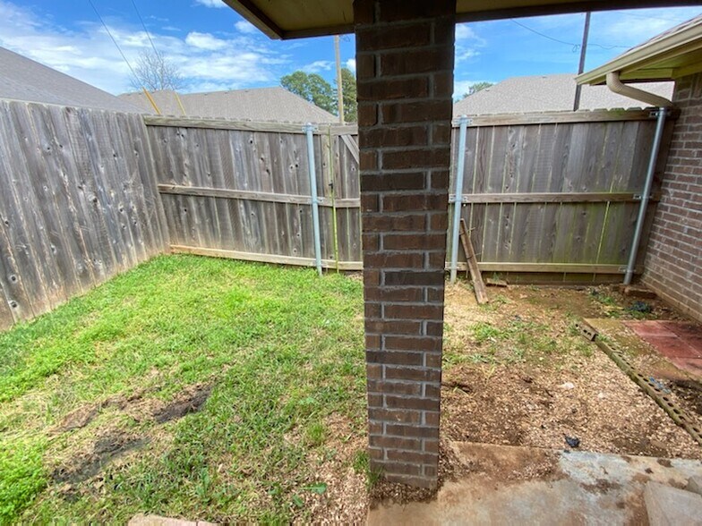 Building Photo - 4287 Castlegate Dr