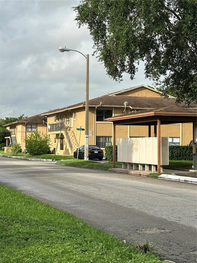 Building Photo - 6705 W 26th Dr