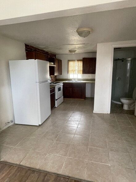 Building Photo - 520 Buckley St