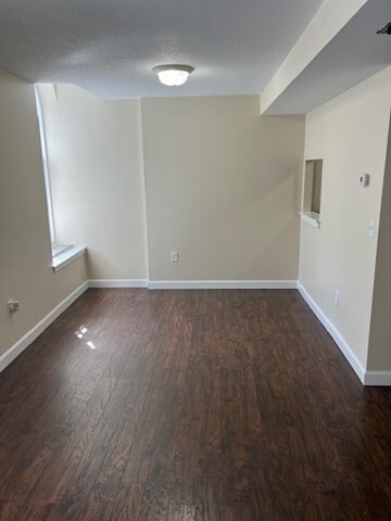Building Photo - 201 Thorndike St