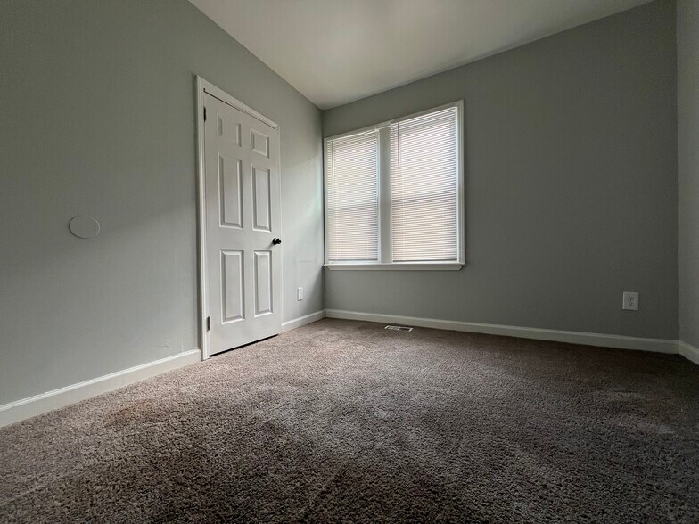 Building Photo - 4114 Pingree St