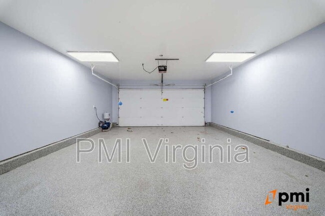 Building Photo - 5413 Brookfield Dr