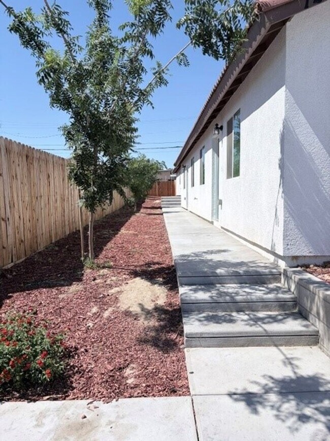 Building Photo - 1222 Jeffrey St