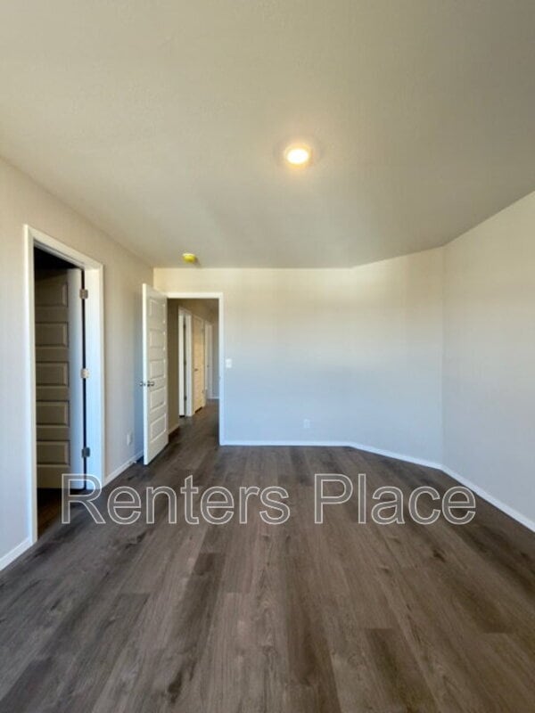 Building Photo - 1006 W Lawton Rd